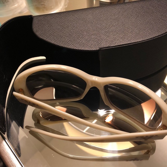 Prada white sunglasses spr 03m - Picture 3 of 4